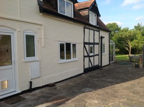 用贝尔佐纳 (Belzona) 5151(厚浆护层)保护建筑物墙体,防止进水 用贝尔佐纳 (Belzona) 5151(厚浆护层)保护建筑物墙体,防止进水